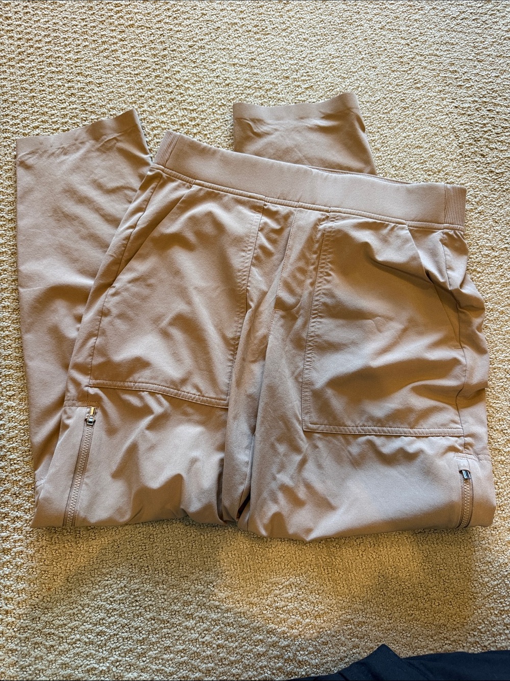 Athleta Men's Cargo Jogger Pants in Light Beige